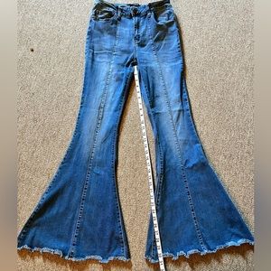 3/$125👖👖📦 like new Judy Blue size 9/29. 75%, cotton 23% polyester, 2% spandex